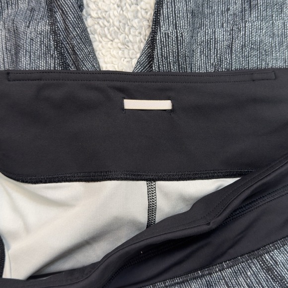 Lululemon Run Inspire Crop II Size 10 Black/Gray Legging Yoga Running Athletic - Picture 8 of 13